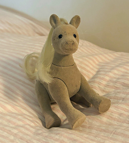 Scale grey horse - scale,