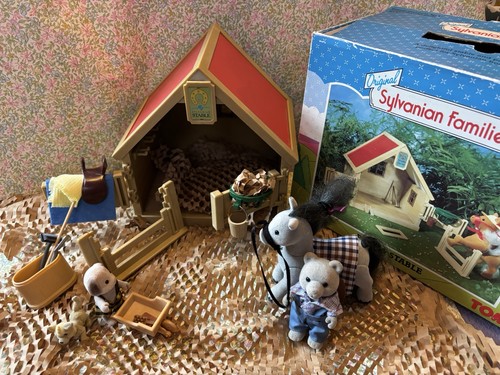 Sylvanian families stable - families,